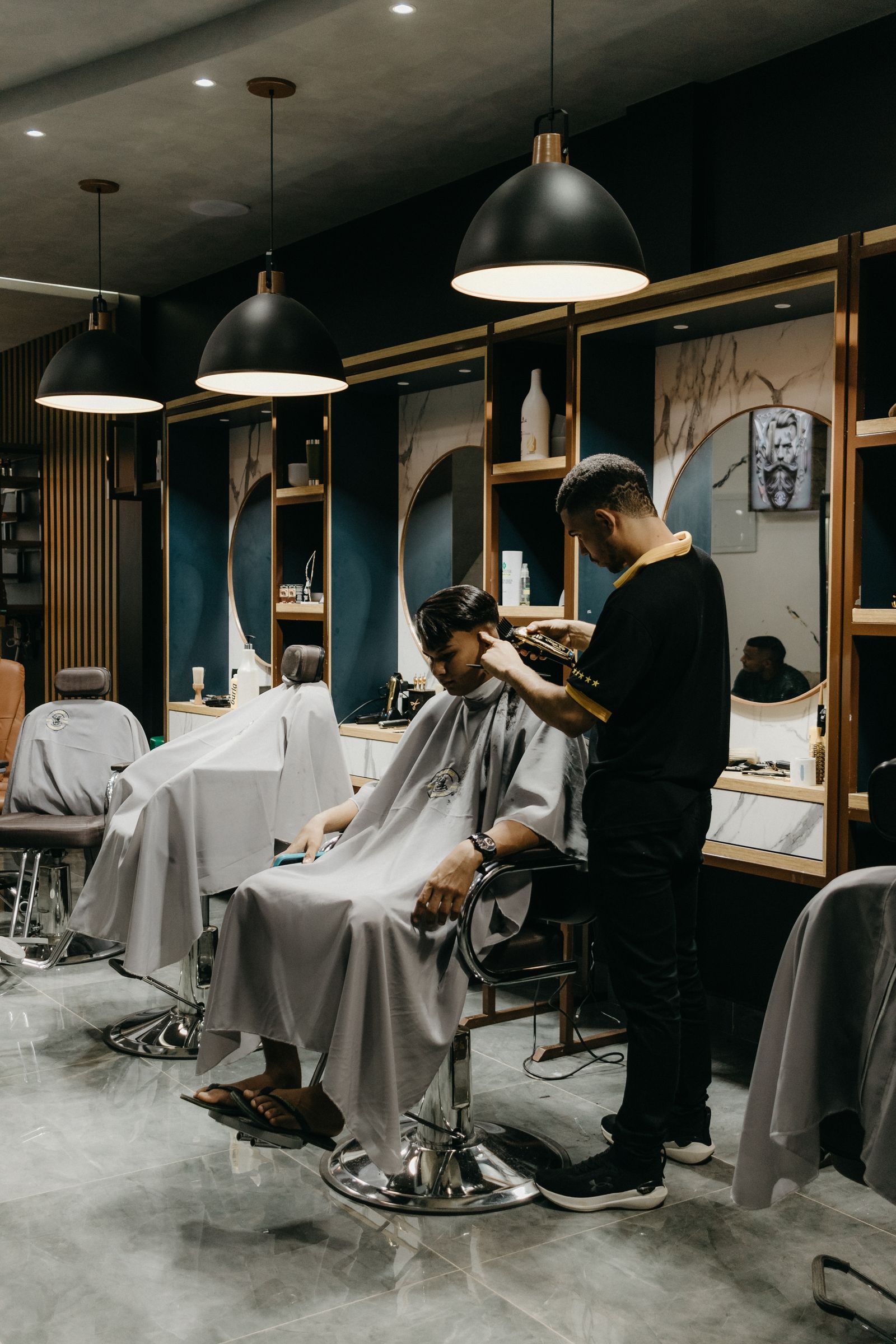 D'Toss Luxe Unisex Salon