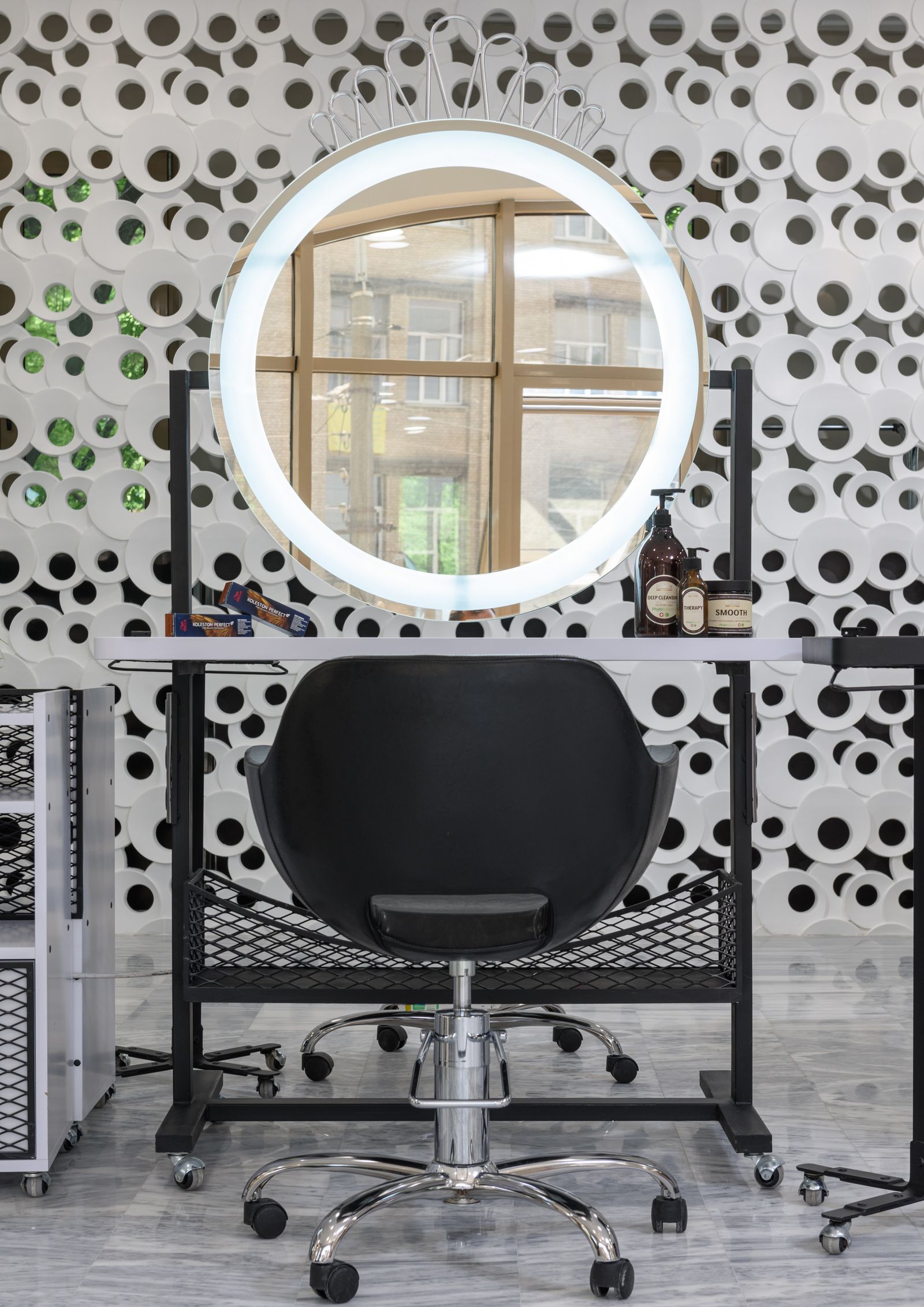 D'Toss Luxe Unisex Salon
